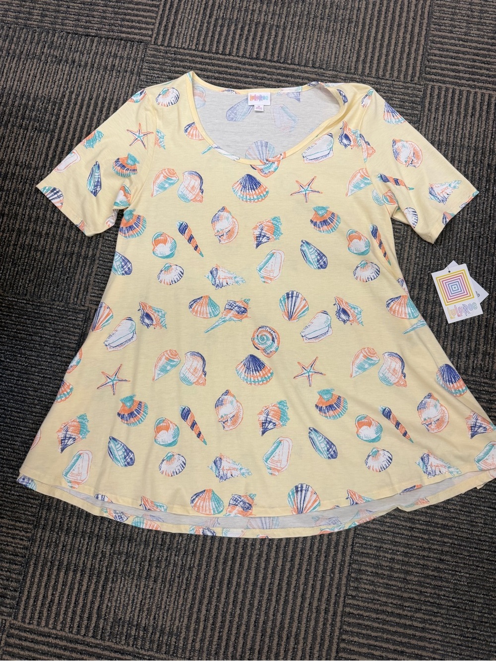 NWT LuLaRoe Perfect T Yellow Seashell Starfish Tee Sz M - Picture 3 of 4